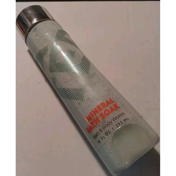 Bath & Body Works WATER - HYALURONIC ACID Mineral Bath Body Soak10 oz x1 Spa NEW - Picture 2 of 6